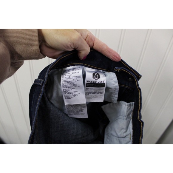 Levi's Women's Size 29 Classic Boot Jeans  Blue Cotton Blend - Picture 8 of 8